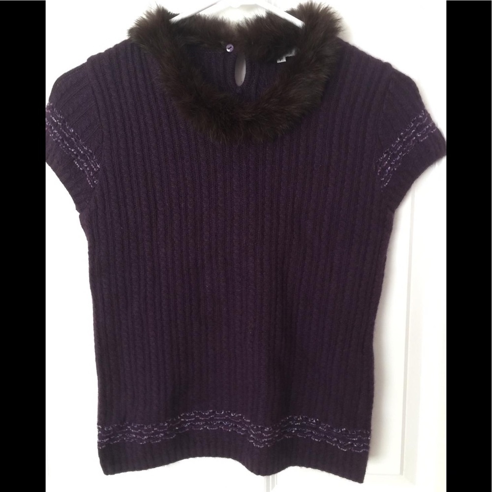 Barney’s knit top w removable fur collar
